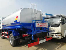 高效環(huán)保，專業(yè)守護(hù)——城市清潔與綠化好幫手 灑水車